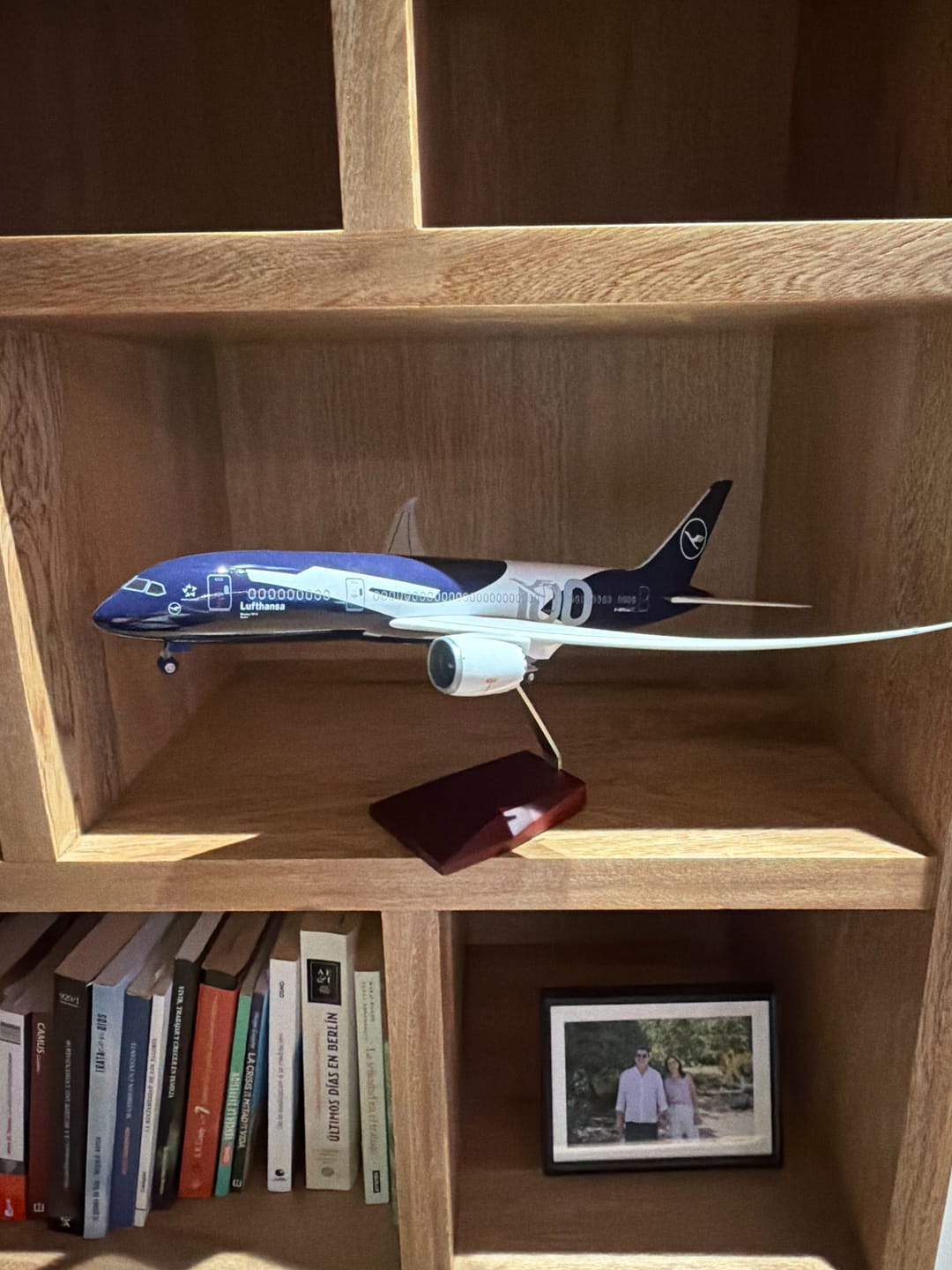 Customer photo review of Boeing 787-9 Lufthansa 100 Years Commemorative – 1:145 Scale Model