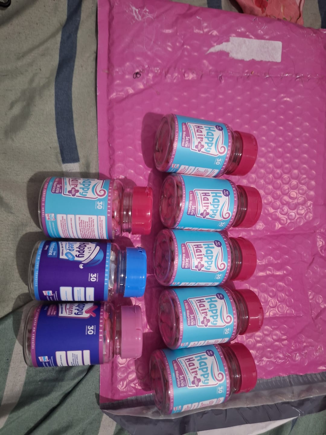 Customer photo review of Happy Hair 3 Potes + 2 Potes Grátis + 1 Pote de Melatonina + 1 Pote de Colágeno (Total 7 Potes)