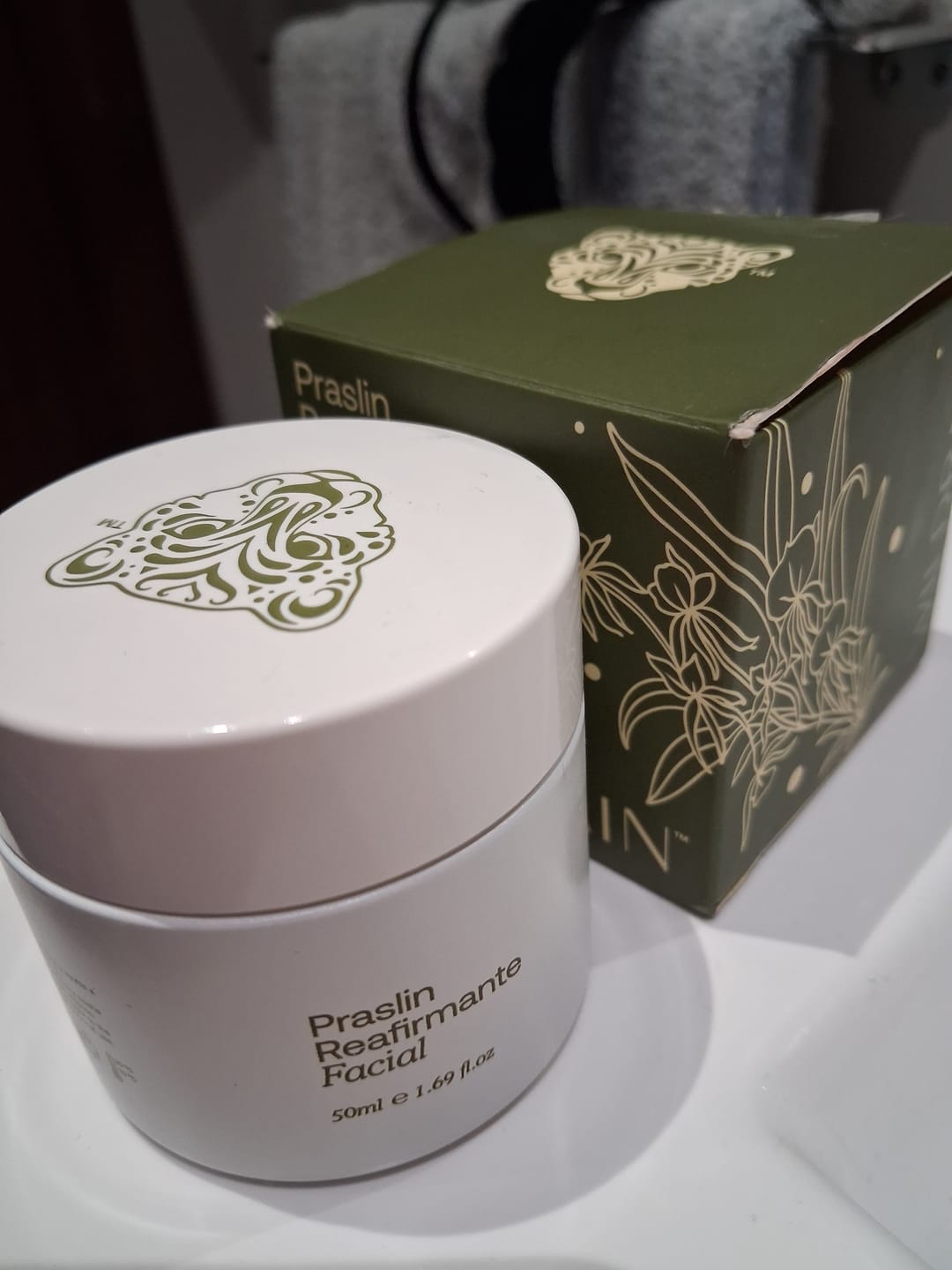 Customer photo review of Reafirmante Antiedad para Flacidez y Óvalo Facial Efecto Lifting  Praslin