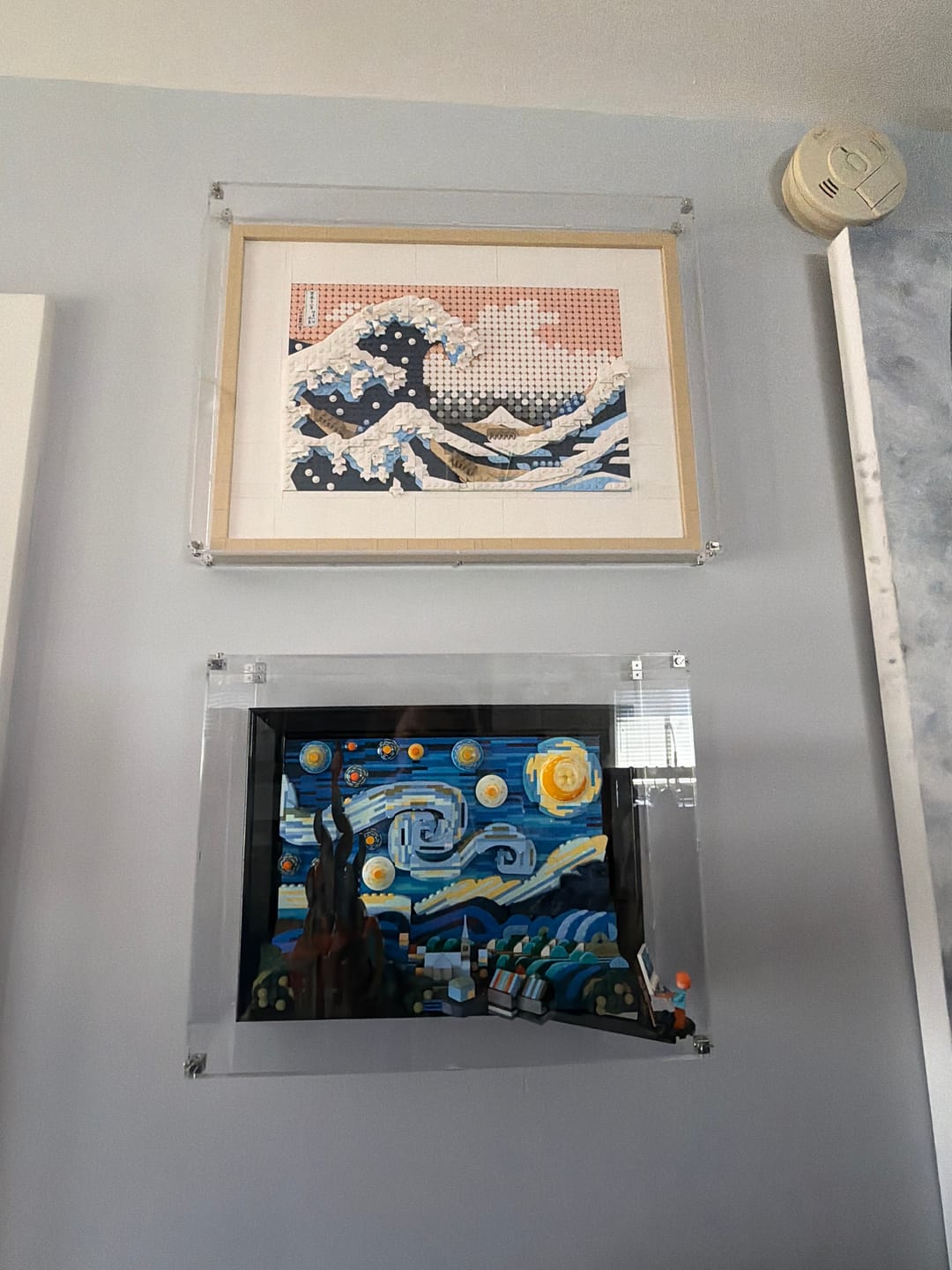 Customer photo review of Wall Mounted Display Case for LEGO® 21333 Ideas Vincent van Gogh - The Starry Night