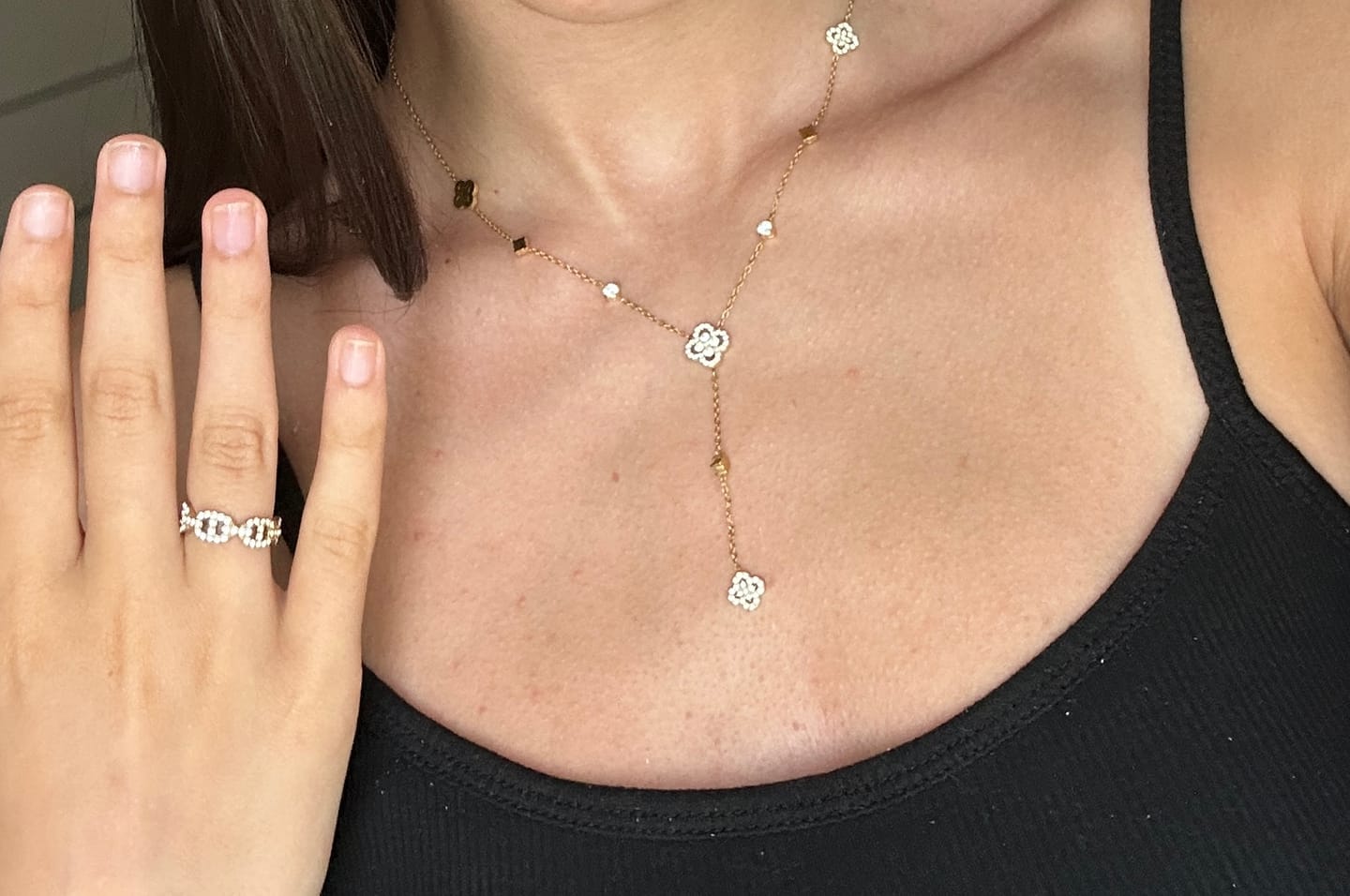 Customer photo review of Crystal Lucky Flower Y Kette 14K Vergoldet
