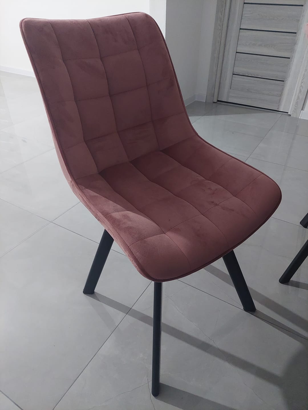 Customer photo review of Scaun K332, roz/negru, stofa catifelata/metal, 46x61x84 cm