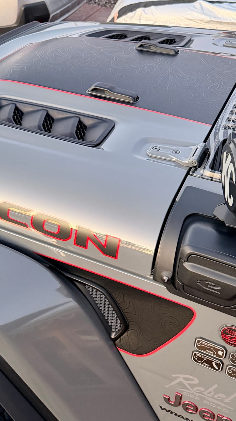 Customer photo review of Premium Fender Vent Decal Set | Black Topo - fits Wrangler JL & Gladiator JT