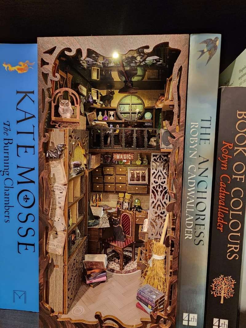 Customer photo review of Book Nook - Le Pharmacien Magique
