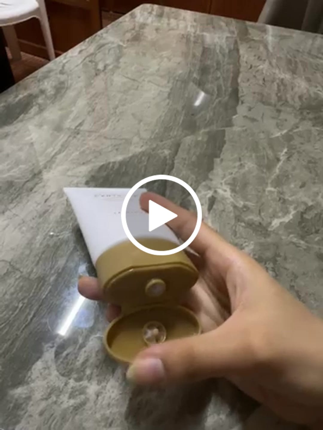 Customer video review of كريم سنتيلا المرطب الخفيف من سكين1004 - 75مل