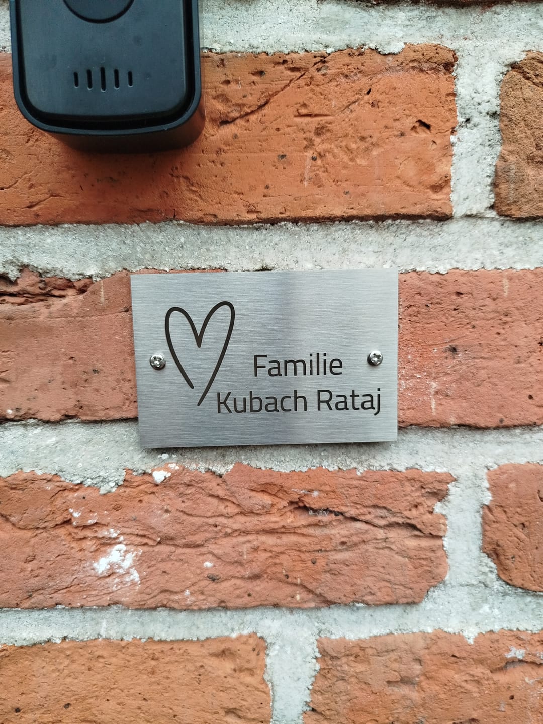 Customer photo review of V2A Edelstahlschild in verschiedenen Größen, individuell personalisierbar.