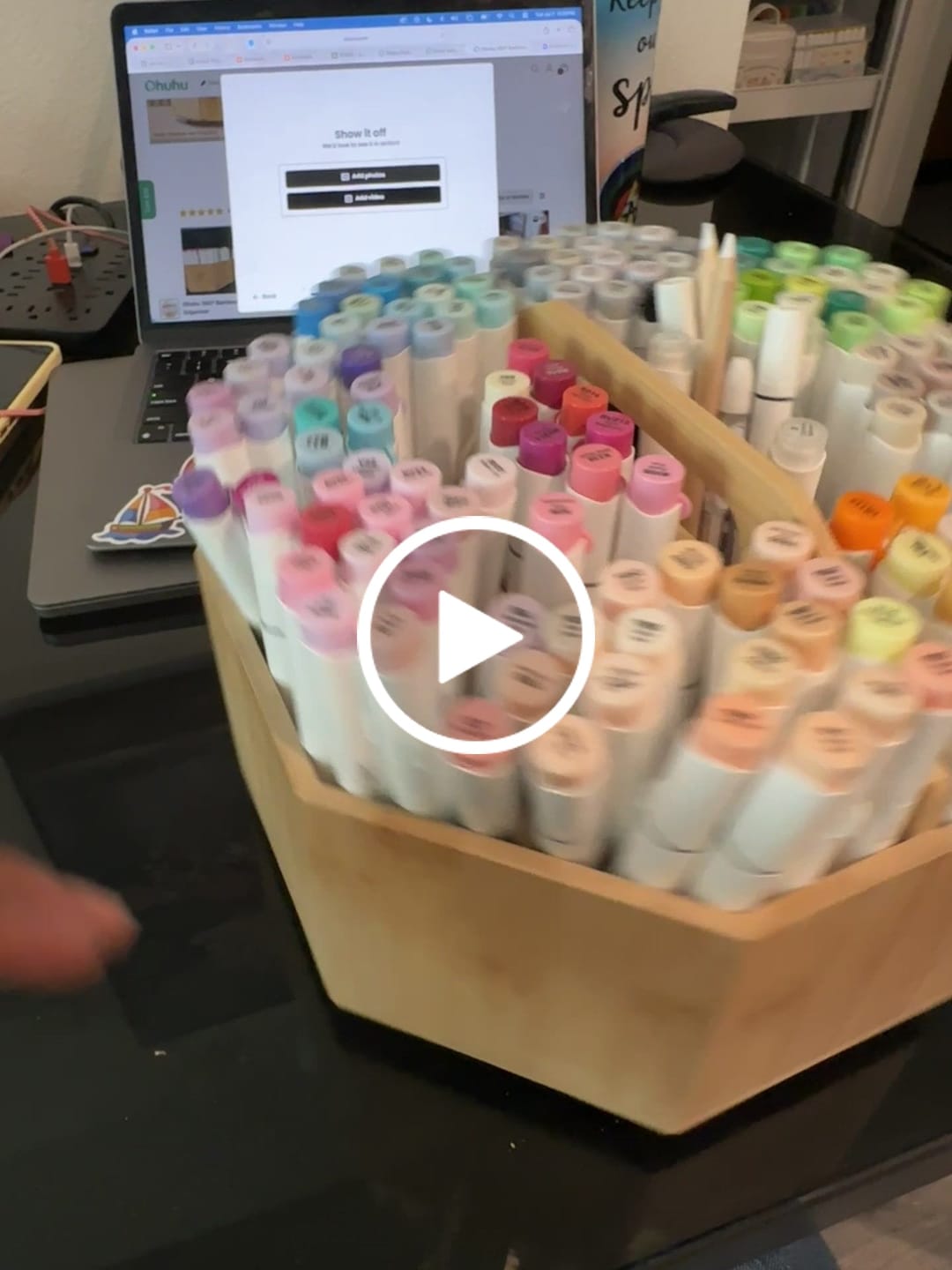 Customer video review of Ohuhu 360° Bamboo Rotating Marker Organizer