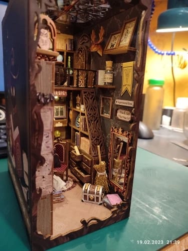 Customer photo review of Book Nook - Le Pharmacien Magique
