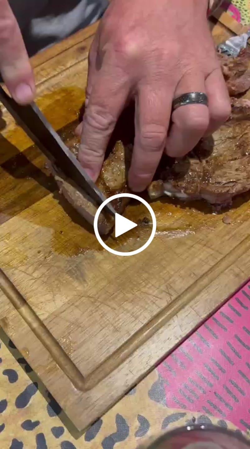 Customer video review of BRAAIPLANK™ "BEENLEM" HAMMER FORGED BONING KNIFE