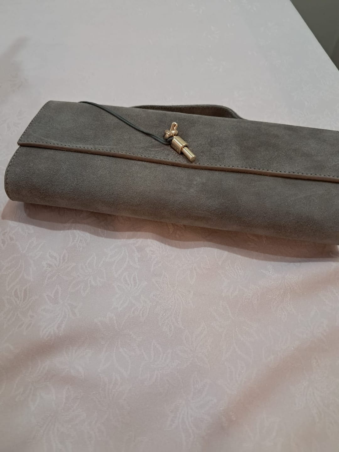 Customer photo review of Clarté | Hakiki Süet Deri Çanta | Zincir Askılı Clutch | Vizon