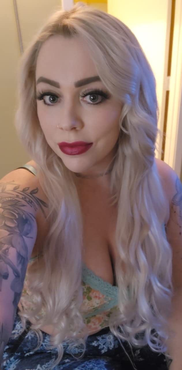 Customer photo review of Tape in Hair Extensions 100% Virgin Human Hair White Blonde #1000