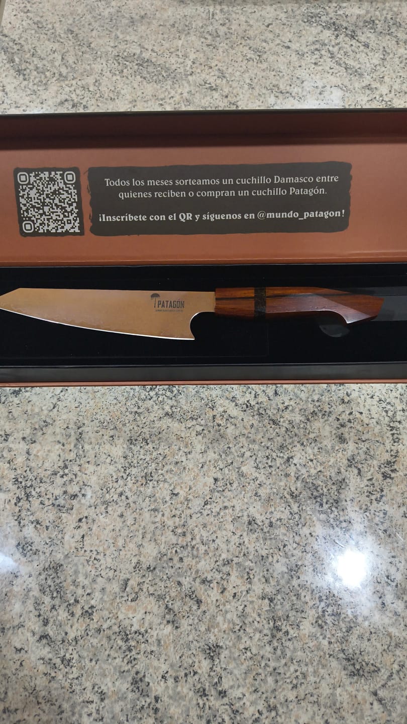 Customer photo review of SÁNDALO - Cuchillo Kiritsuke Damasco 67 capas hoja 16 cm PATAGÓN