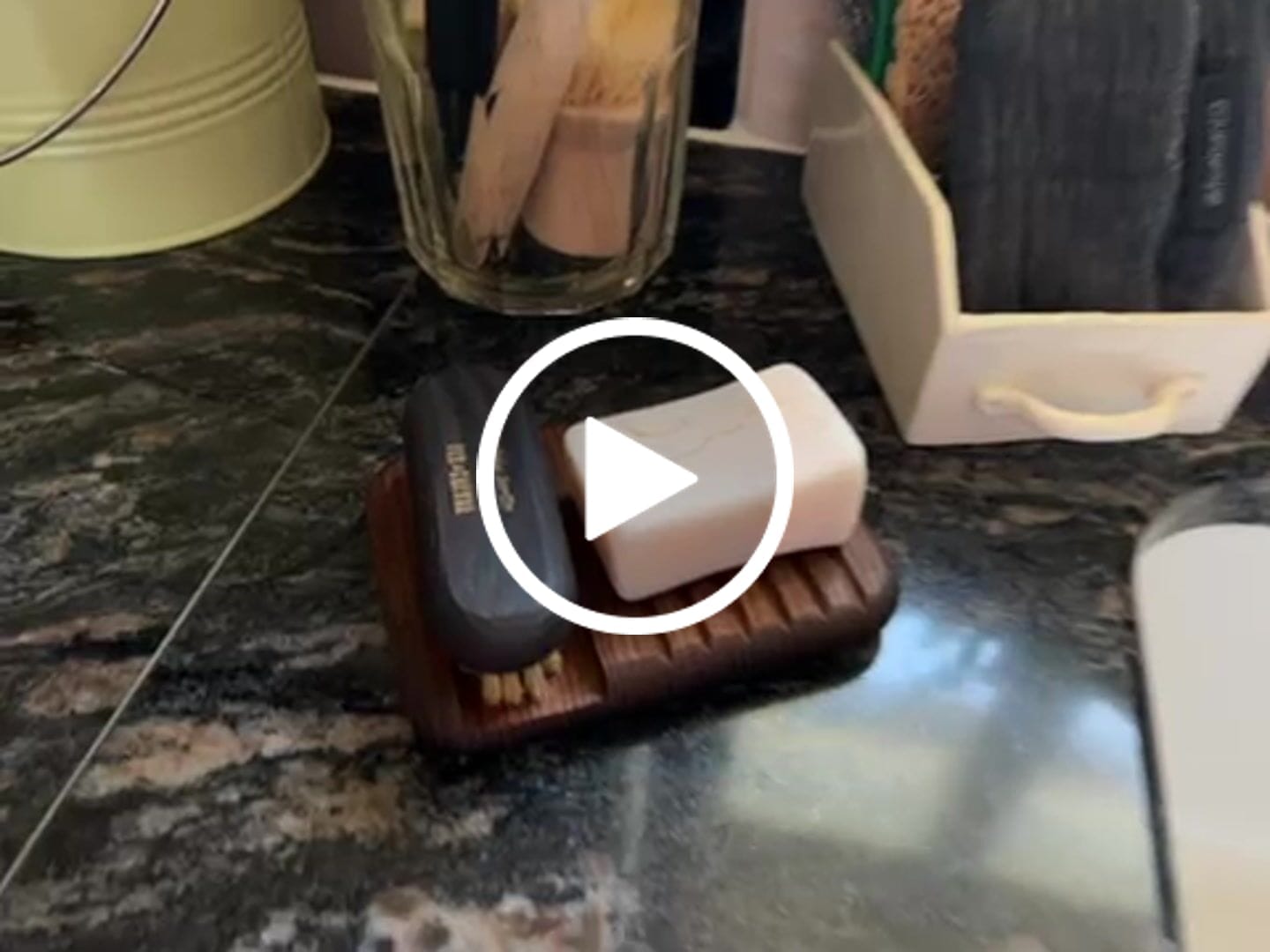 Customer video review of Coffret savon et brosse à ongles x Fer à Cheval