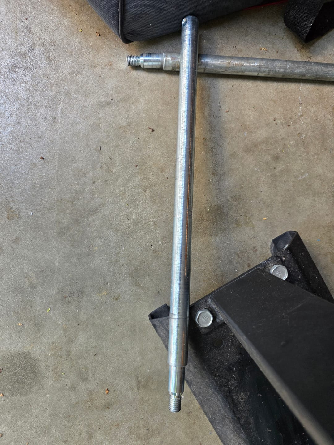 Customer photo review of Standard Center Spindle (20mm) for Street Bike Tire Changer