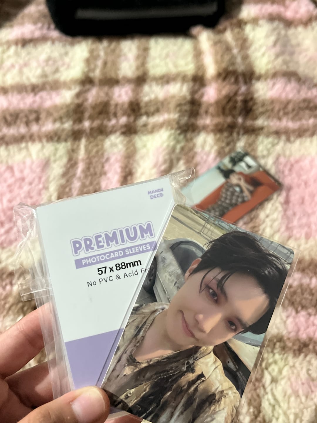 Customer photo review of PREMIUM PHOTOCARD SLEEVES - PURPLE VERSION (57x88MM)