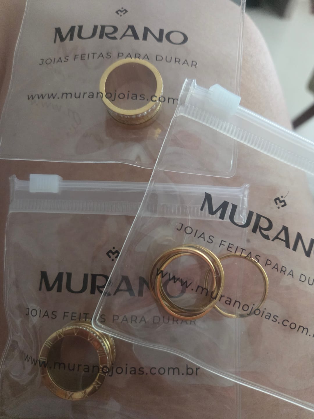 Customer photo review of Anel Trinity Zircônia Banhado em Ouro 18K