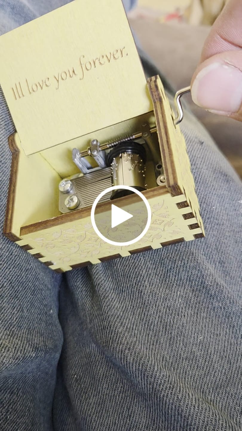 Customer video review of Hand Crank Music Box