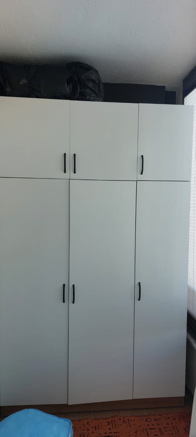 Customer photo review of Rani BA104 Yüklük 6 Kapaklı 10 Raflı Yatak Yorgan Yastık Saklama Dolabı S. Ceviz - Beyaz