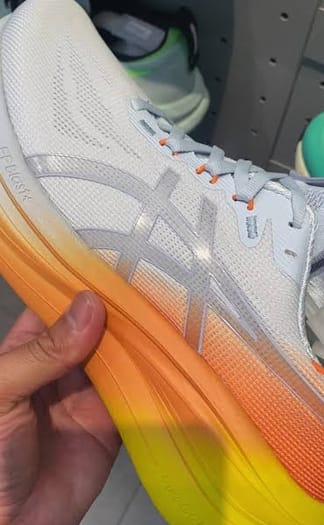 Customer photo review of Asics Gel Cumulus 28 Sunny Sizzle Hombre Sky Sun Peach
