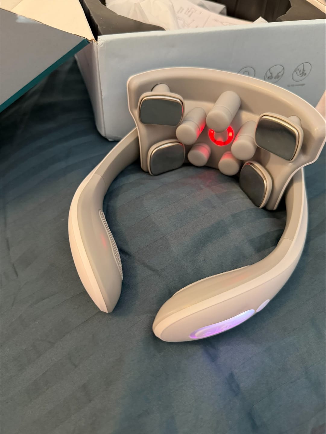 Customer photo review of Masajeador Cervical Velsen con Calor y Estimulación Suave