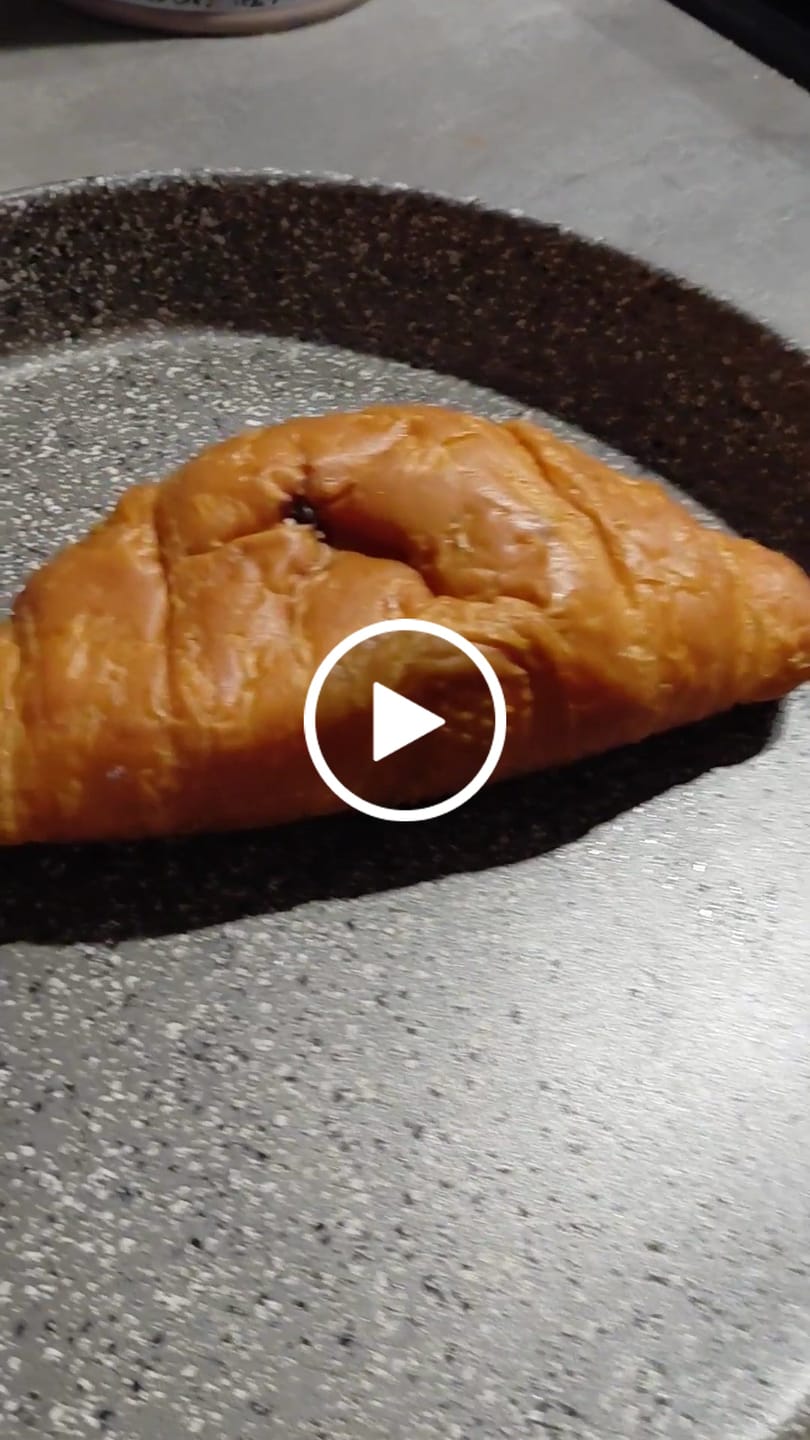 Customer video review of 15 Cornetti Proteici Ripieni di cacao e albicocca