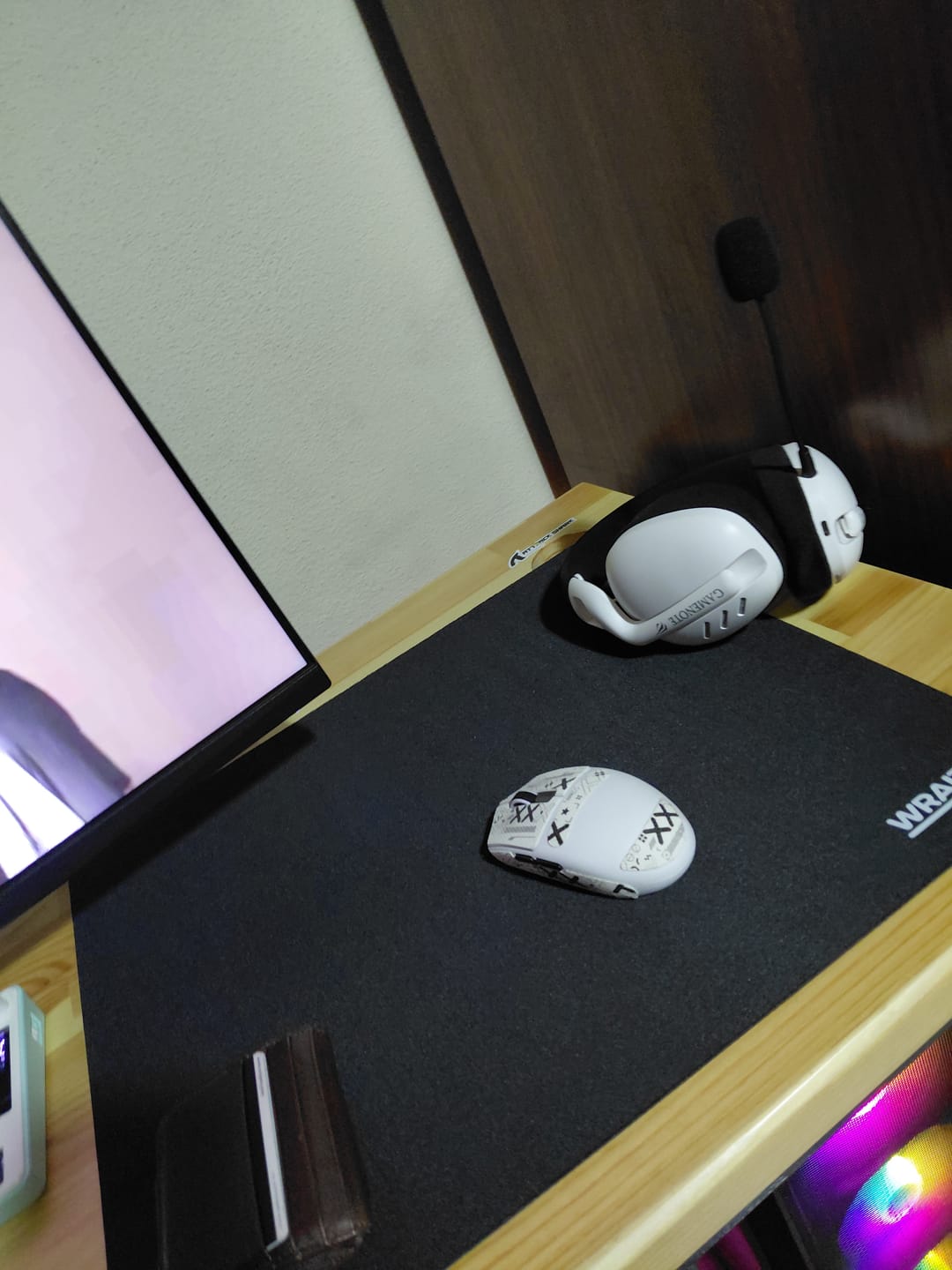 Customer photo review of Wraith Blade X Semi-Hard Mousepad