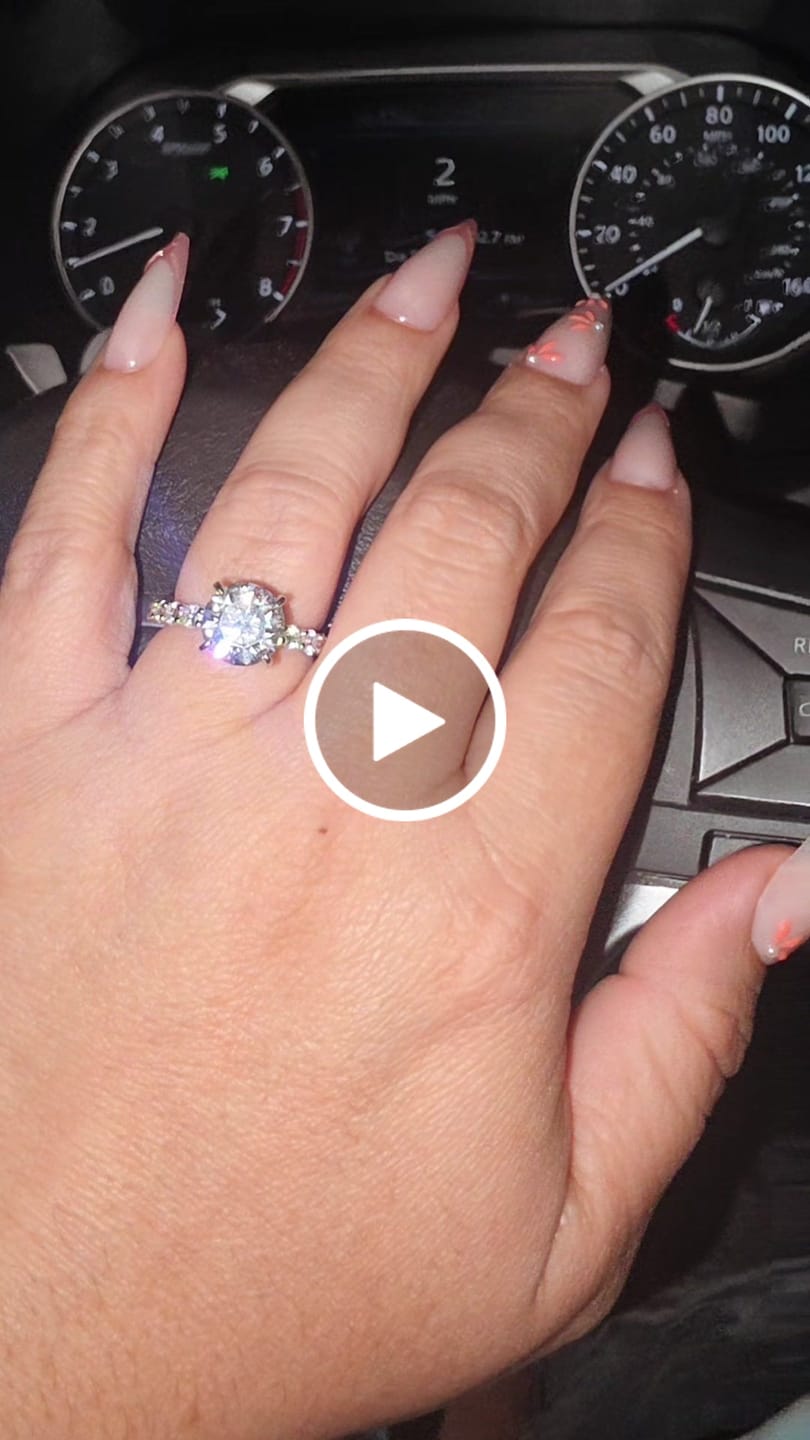 Customer video review of Rodiffy Moissanite 2.0Ct~4.0 Ct Round Engagement Ring -4 Prong Setting
