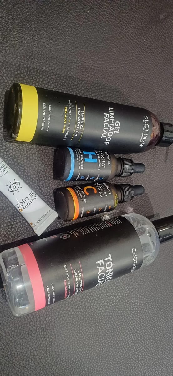 Customer photo review of Kit Antiedad - Limpiador + Tónico + Serum Vitamina C + Serum Ácido Hialurónico + Contorno de Ojos