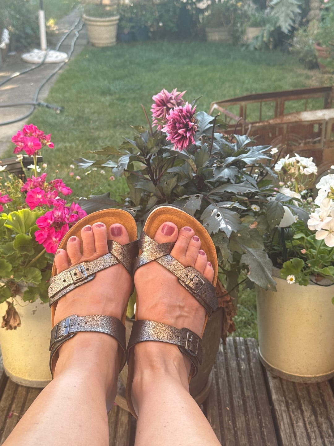 Customer photo review of Garlic Comfort Footbed Sandals