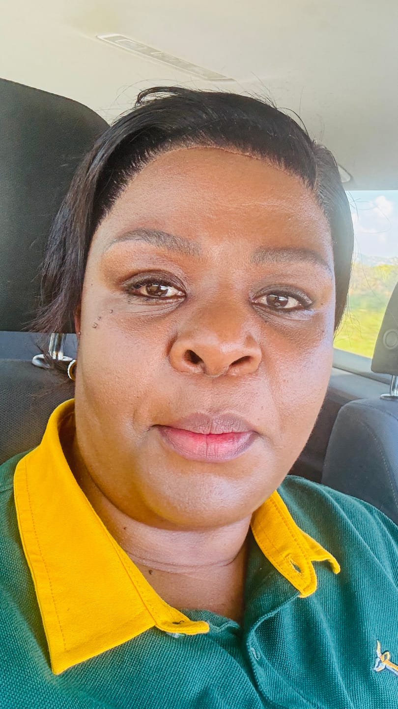 Customer photo review of Gold Diva Drop Earrings