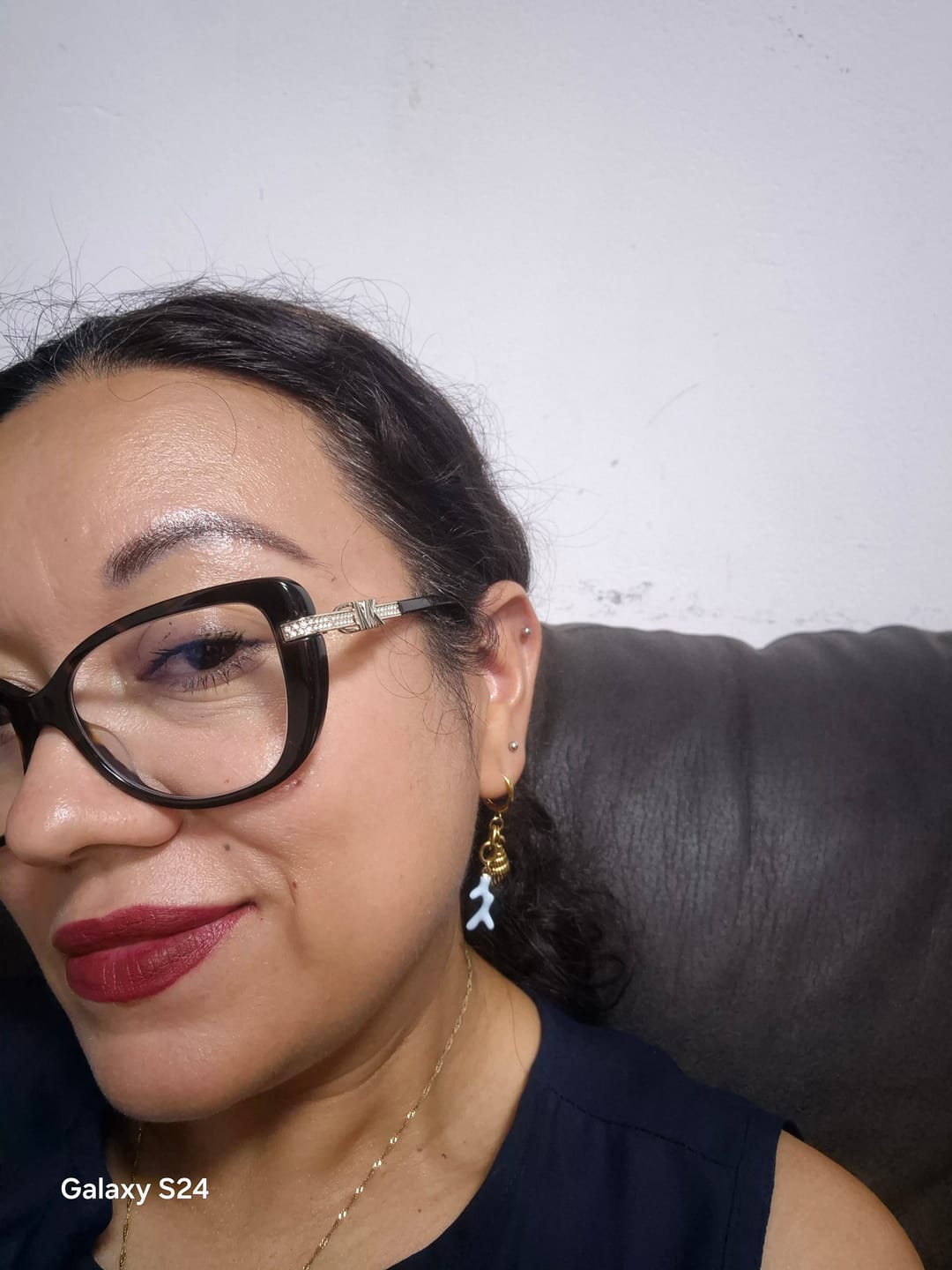 Customer photo review of Aretes Beecuff
