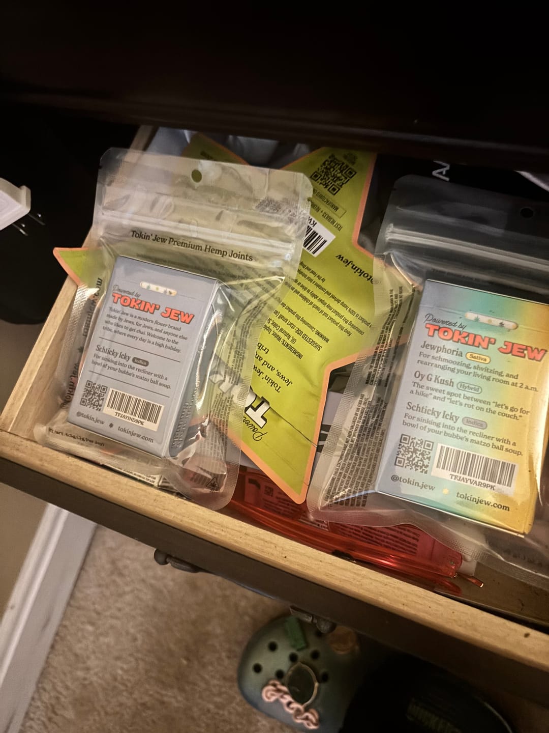 Customer photo review of Schticky Icky Jays | Indica
