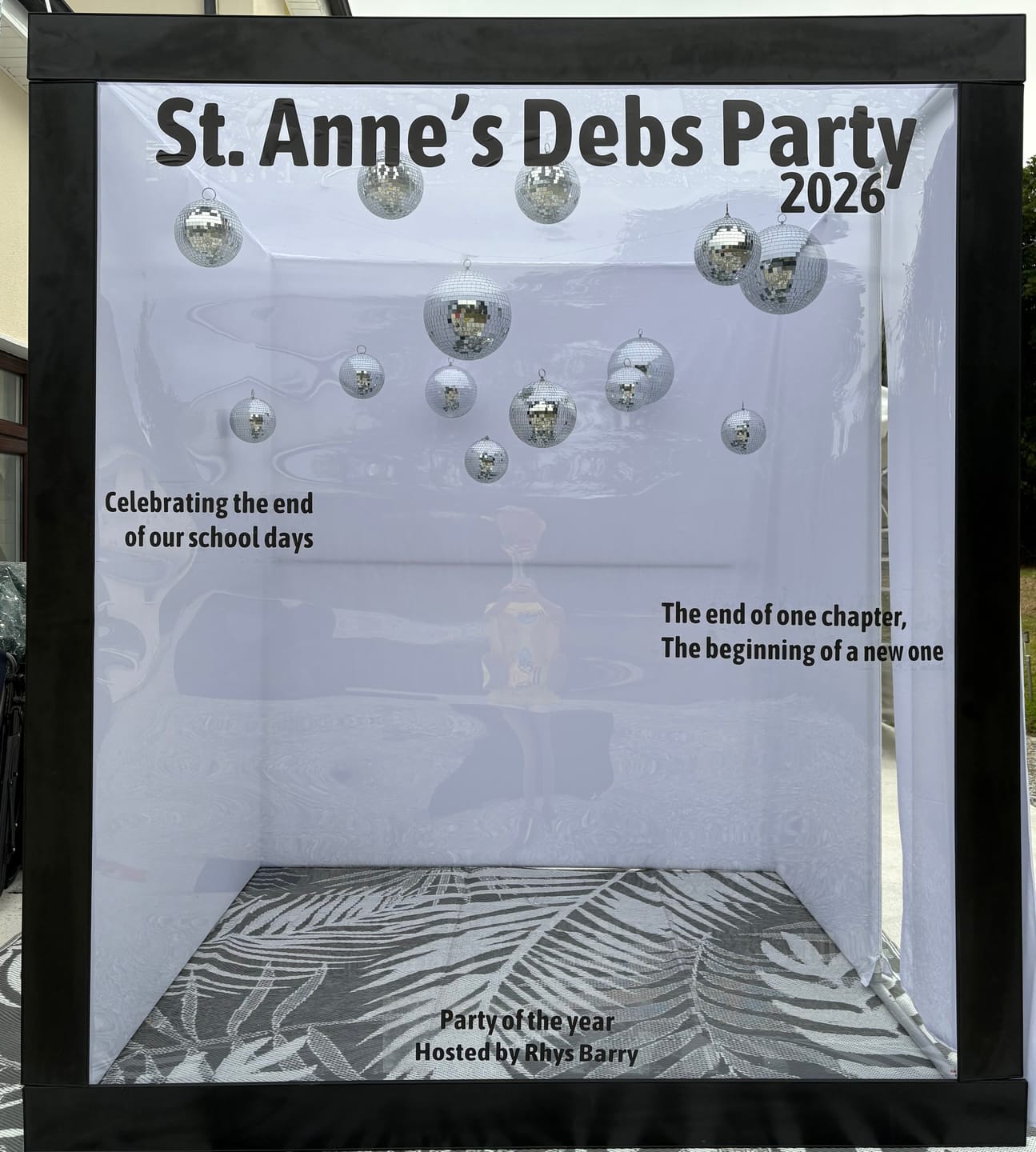Customer photo review of 6.5x7.5ft Magazine Photo Booth Party Photo Box