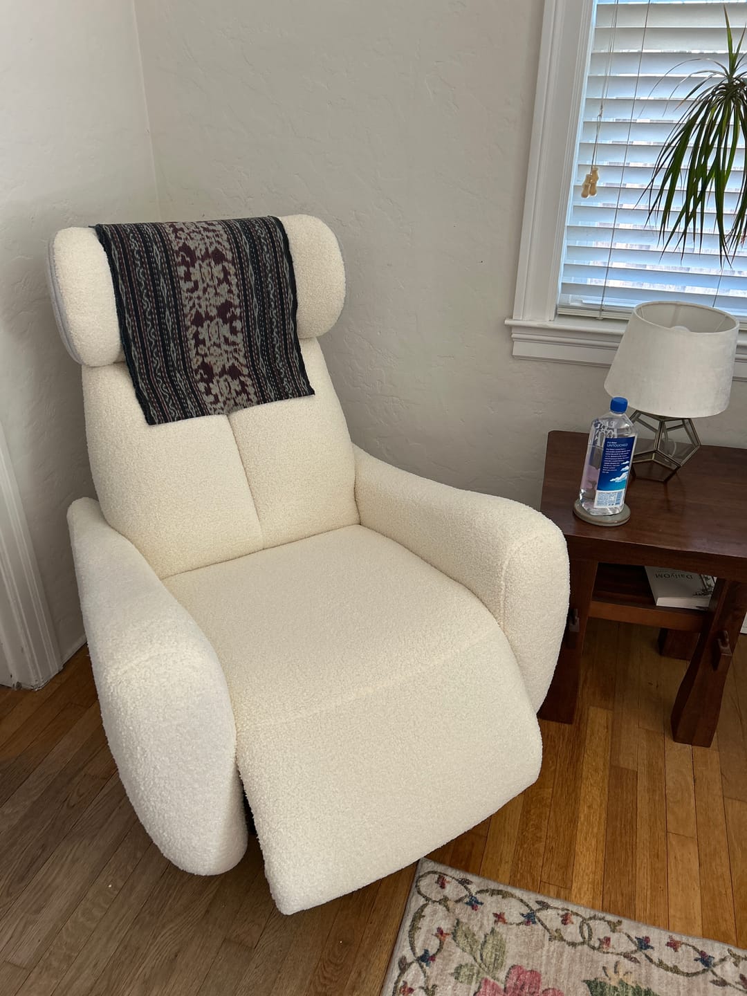 Customer photo review of SwanSing Swivel Power Zero Gravity Recliner Chair