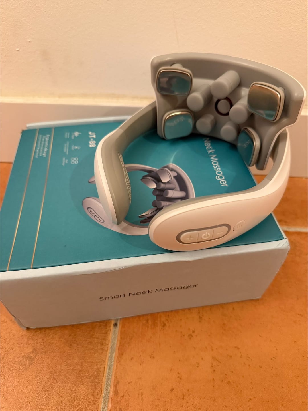 Customer photo review of Masajeador Cervical Velsen con Calor y Estimulación Suave