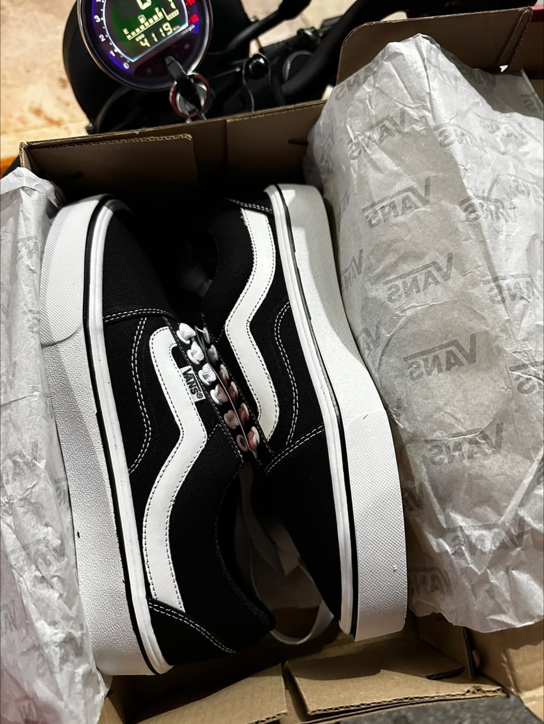 Customer photo review of Tenis 175 Choclo Negro Blanco