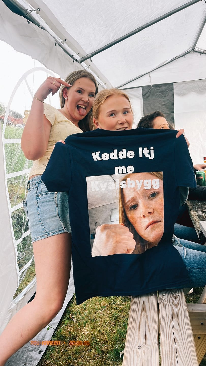 Customer photo review of LAG DIN EGEN - T-SKJORTE