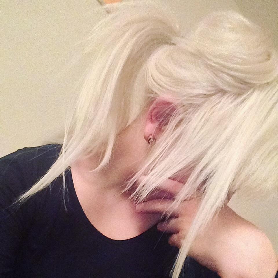 Customer photo review of Virgin Injection Tape in Hair Extensions Platinum Blonde #1000