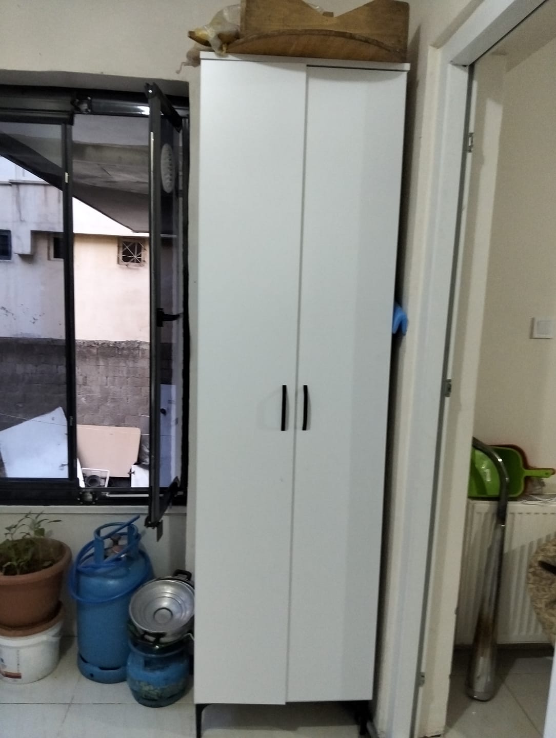 Customer photo review of Rani JE257 Çok Amaçlı Dolap 2 Kapaklı 6 Raflı Kiler Mutfak Dolabı Beyaz
