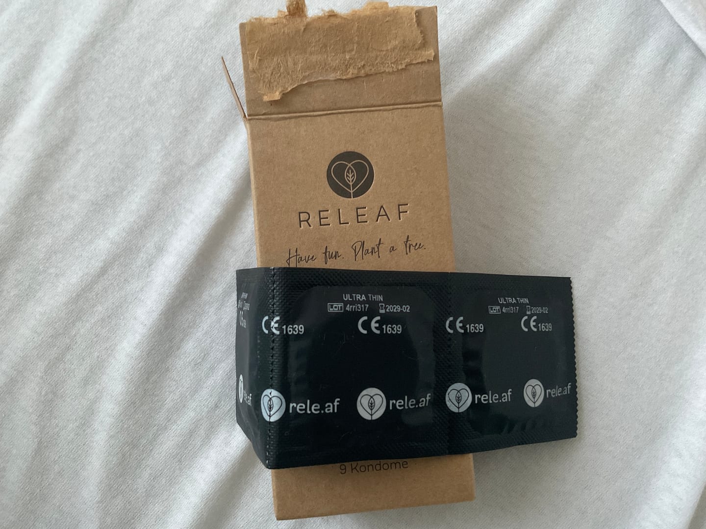 Customer photo review of Releaf | Baumpflanzende Kondome