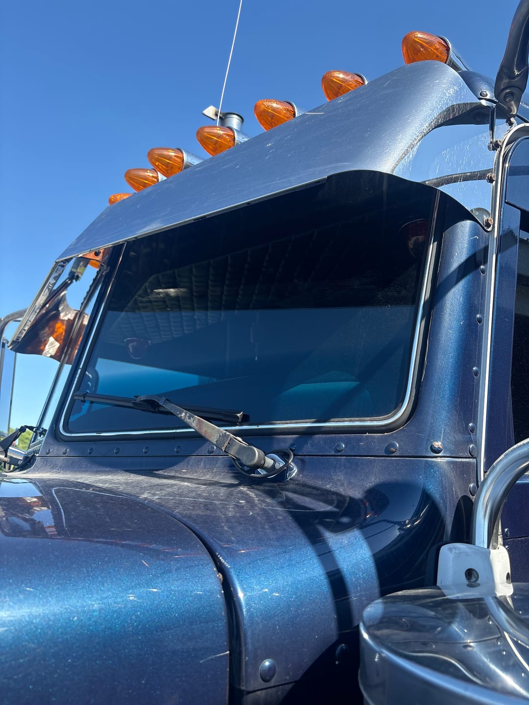 Customer photo review of 2 Piece Window Bus Glass For Peterbilt 379, 388, 389 , 386 #PFT-BG-379/389-RT