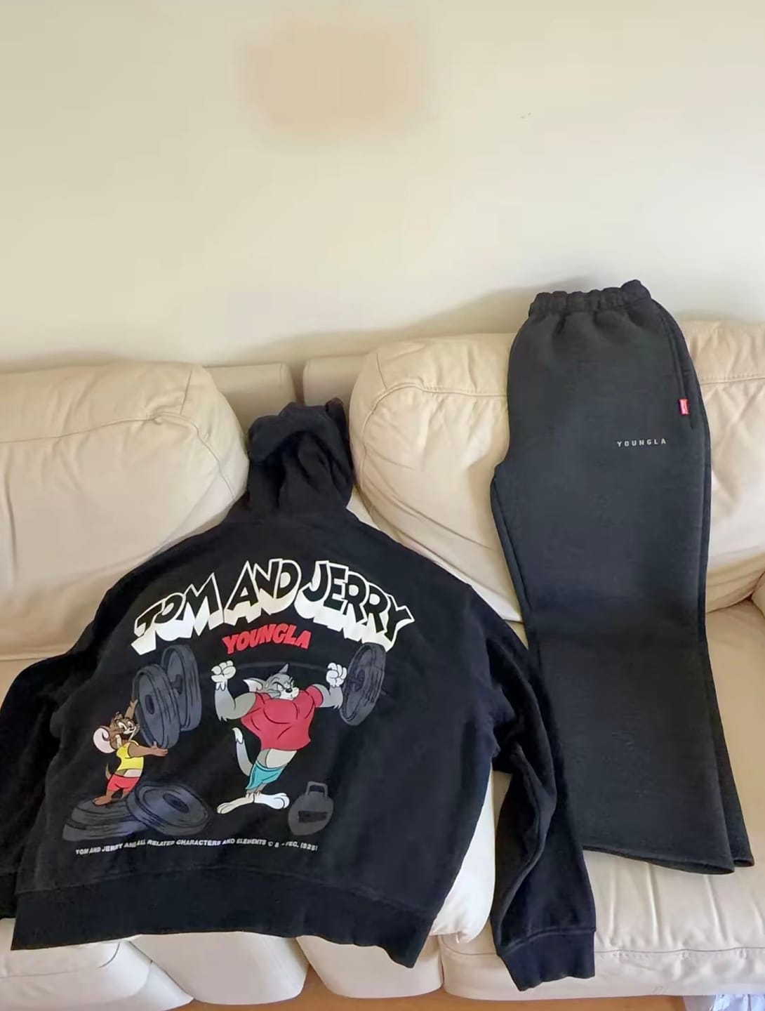Customer photo review of 5047 - Tom & Jerry Pullover