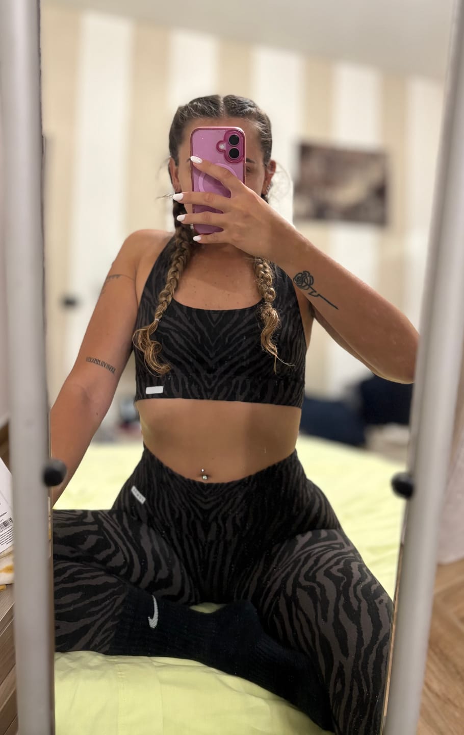 Customer photo review of Completo Onyx Zefira Nero Grigio (Top + Leggings)