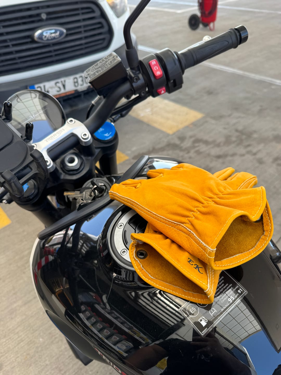 Customer photo review of Motorsiklet Deri Eldiveni Hardal