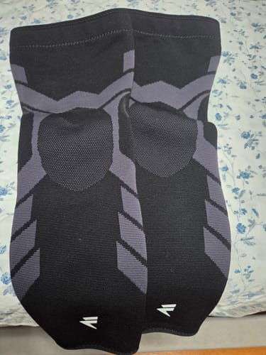 Customer photo review of Compression Sleeves V2 for Knees and Legs