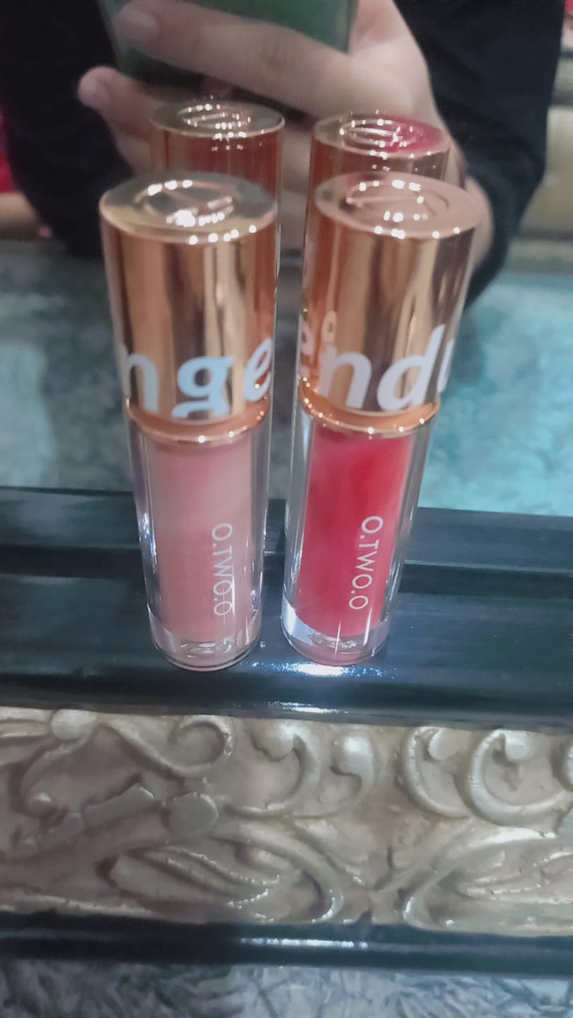 Customer photo review of O.TWO.O ULTRA STAY LOLEPOP LIPSTICK