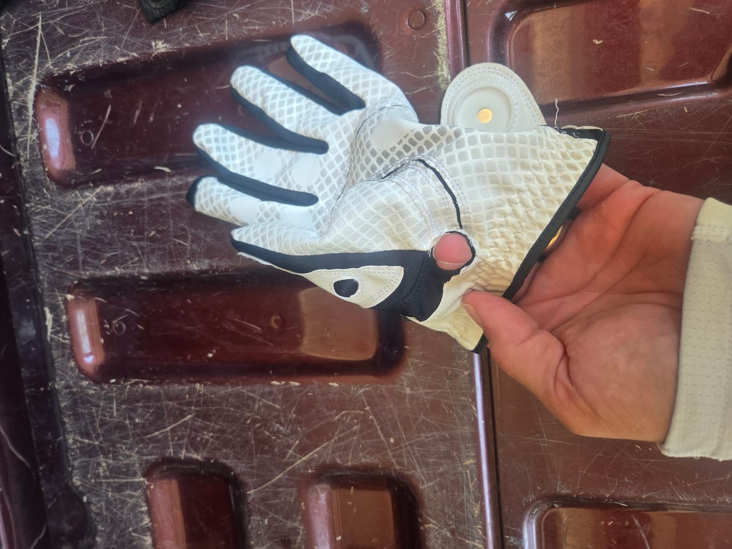 Customer photo review of Copper Infused Golf Glove White/Black 5-Pack