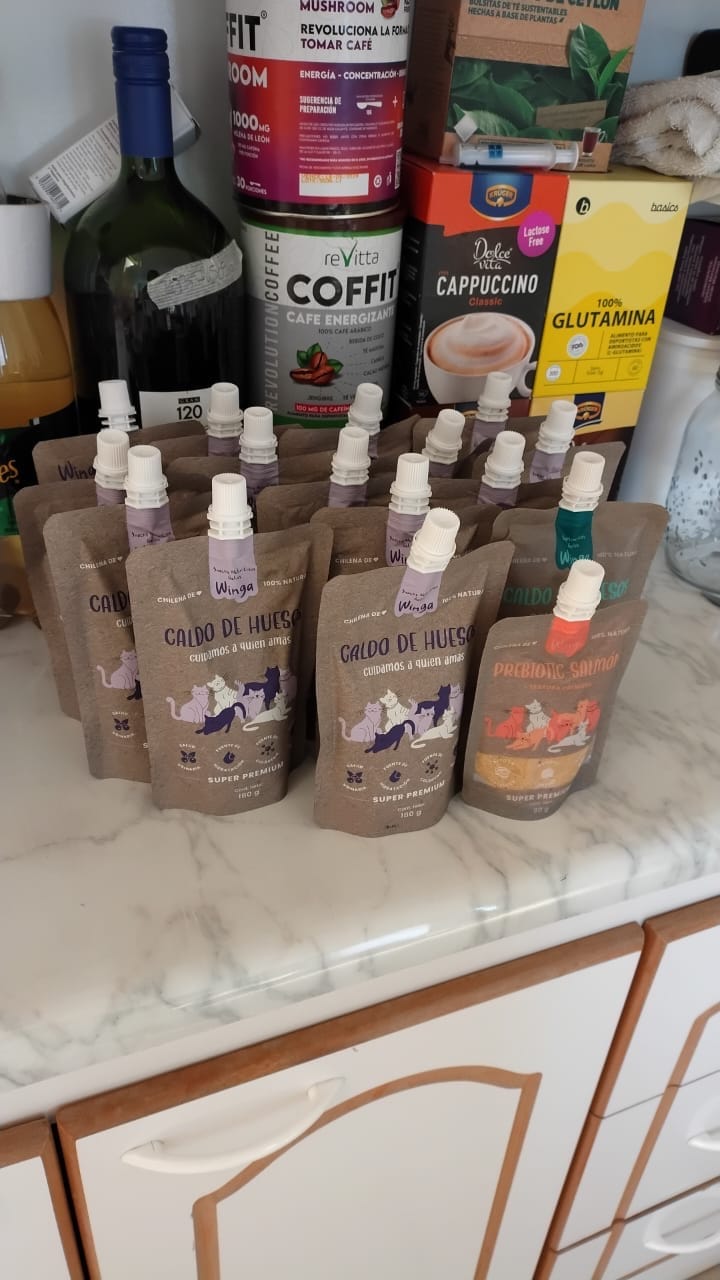 Customer photo review of Caldo de Huesos con Choritos Gatos