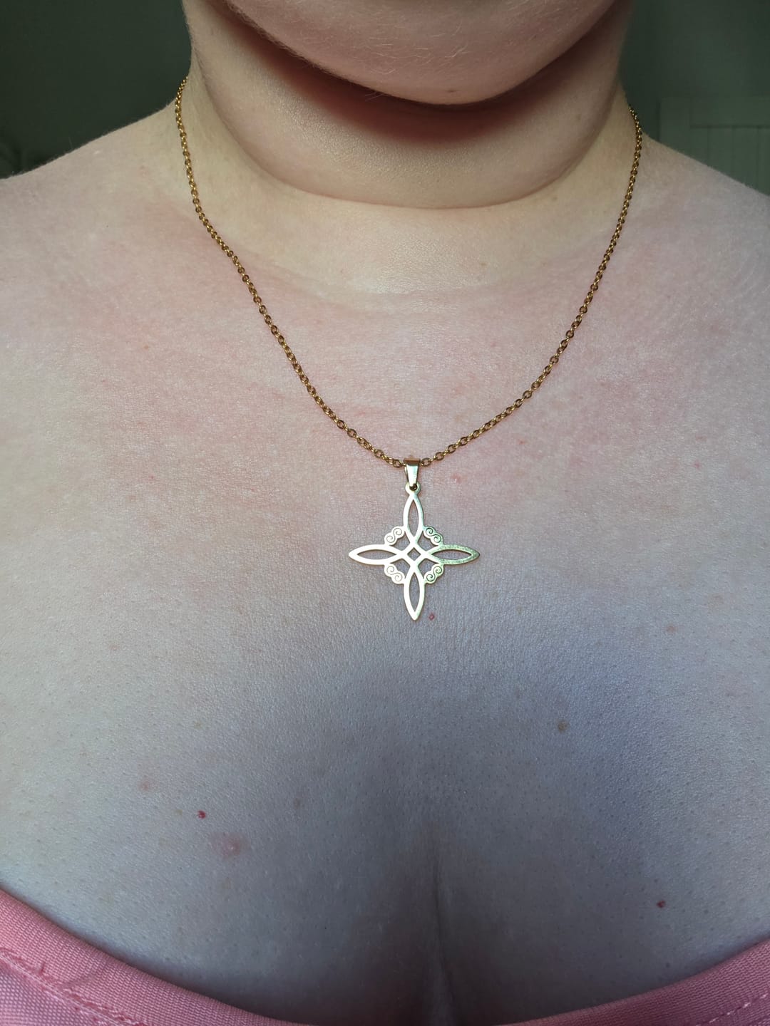 Customer photo review of Collier "Bouclier Mystique" - Noeud de Sorcière