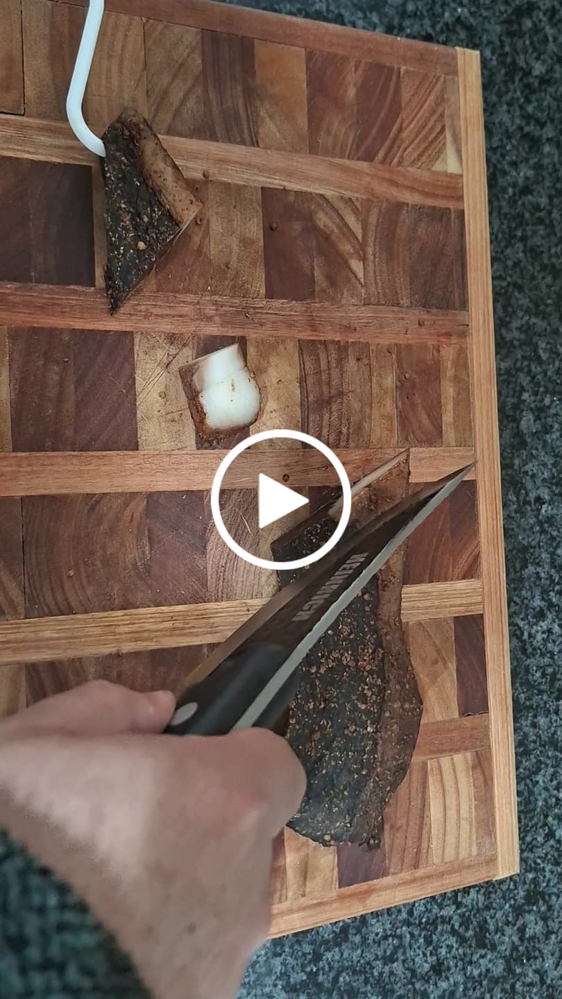 Customer video review of BRAAIPLANK™ "BEENLEM" HAMMER FORGED BONING KNIFE